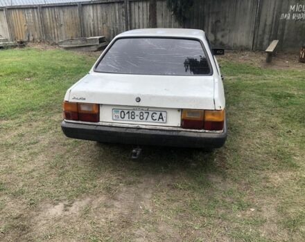 Белый Ауди 80, объемом двигателя 1.8 л и пробегом 321 тыс. км за 716 $, фото 2 на Automoto.ua