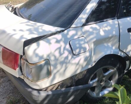 Белый Ауди 80, объемом двигателя 1.8 л и пробегом 375 тыс. км за 700 $, фото 2 на Automoto.ua