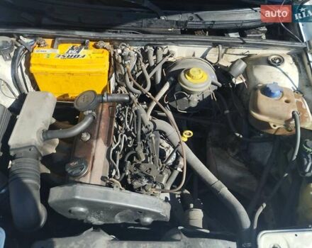 Белый Ауди 80, объемом двигателя 1.9 л и пробегом 370 тыс. км за 2200 $, фото 4 на Automoto.ua