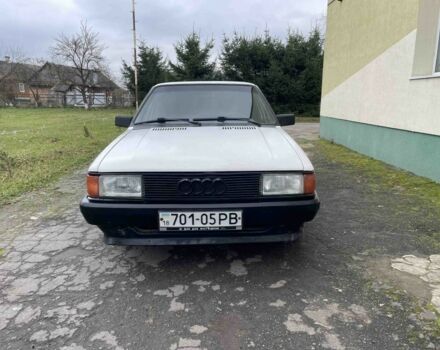 Белый Ауди 80, объемом двигателя 1.6 л и пробегом 350 тыс. км за 899 $, фото 1 на Automoto.ua
