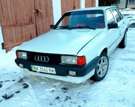 Белый Ауди 80, объемом двигателя 1.6 л и пробегом 150 тыс. км за 700 $, фото 1 на Automoto.ua