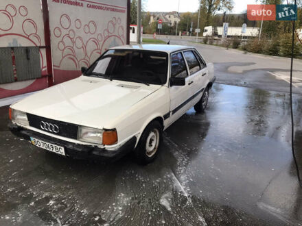 Белый Ауди 80, объемом двигателя 1.6 л и пробегом 250 тыс. км за 500 $, фото 1 на Automoto.ua