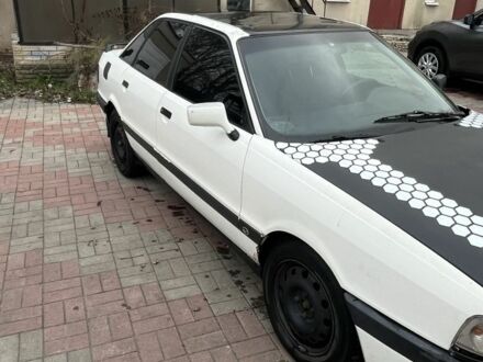 Белый Ауди 80, объемом двигателя 1.8 л и пробегом 400 тыс. км за 1099 $, фото 1 на Automoto.ua
