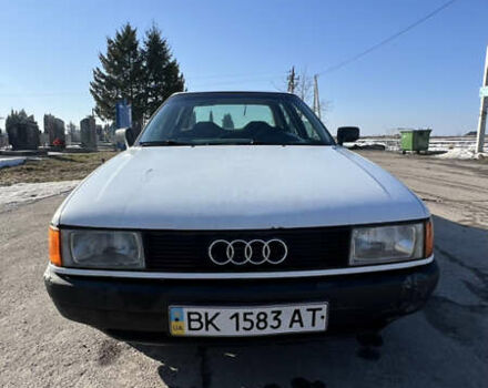 Белый Ауди 80, объемом двигателя 1.8 л и пробегом 300 тыс. км за 1600 $, фото 1 на Automoto.ua
