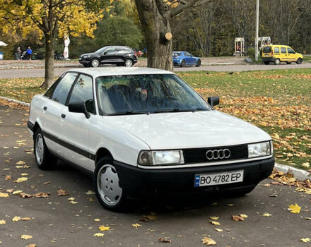 Белый Ауди 80, объемом двигателя 1.8 л и пробегом 300 тыс. км за 1750 $, фото 1 на Automoto.ua