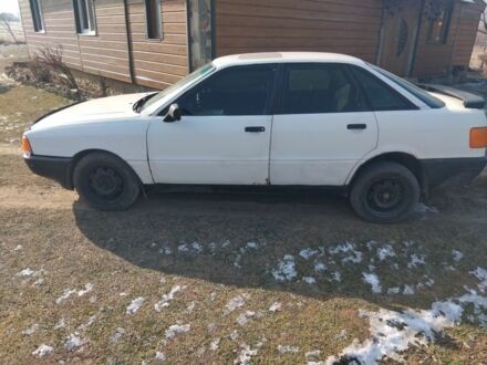 Белый Ауди 80, объемом двигателя 1.8 л и пробегом 90 тыс. км за 950 $, фото 1 на Automoto.ua