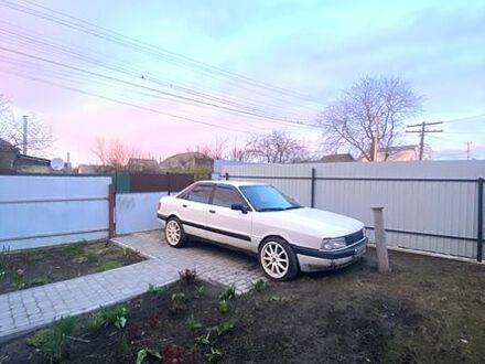 Білий Ауді 80, об'ємом двигуна 1.8 л та пробігом 0 тис. км за 1800 $, фото 1 на Automoto.ua