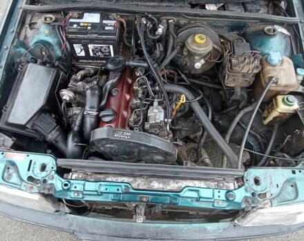 Черный Ауди 80, объемом двигателя 1.9 л и пробегом 400 тыс. км за 472 $, фото 1 на Automoto.ua