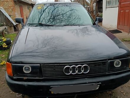Черный Ауди 80, объемом двигателя 1.8 л и пробегом 200 тыс. км за 700 $, фото 1 на Automoto.ua
