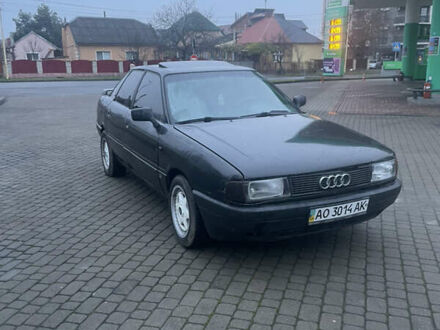 Черный Ауди 80, объемом двигателя 1.8 л и пробегом 300 тыс. км за 1100 $, фото 1 на Automoto.ua
