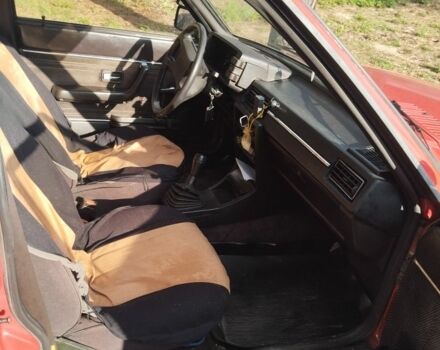 Красный Ауди 80, объемом двигателя 1.6 л и пробегом 200 тыс. км за 719 $, фото 5 на Automoto.ua