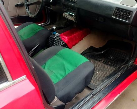 Красный Ауди 80, объемом двигателя 1.6 л и пробегом 300 тыс. км за 1230 $, фото 2 на Automoto.ua