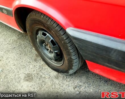 Красный Ауди 80, объемом двигателя 1.6 л и пробегом 300 тыс. км за 1230 $, фото 3 на Automoto.ua