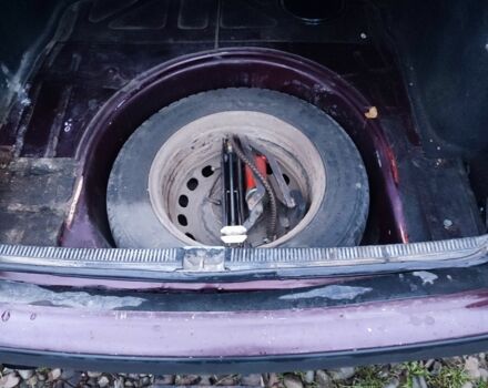 Красный Ауди 80, объемом двигателя 2 л и пробегом 322 тыс. км за 1150 $, фото 4 на Automoto.ua