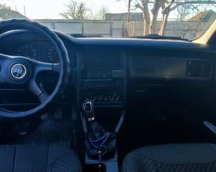 Красный Ауди 80, объемом двигателя 2 л и пробегом 375 тыс. км за 2300 $, фото 5 на Automoto.ua