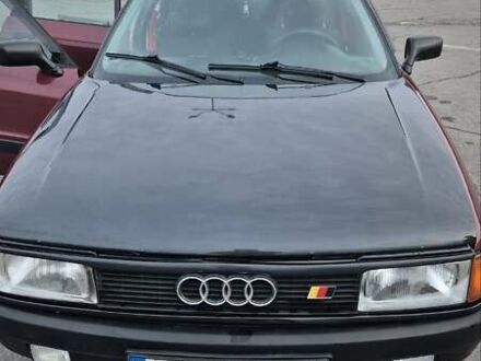 Красный Ауди 80, объемом двигателя 1.8 л и пробегом 185 тыс. км за 3100 $, фото 1 на Automoto.ua