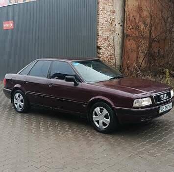 Красный Ауди 80, объемом двигателя 2 л и пробегом 300 тыс. км за 1399 $, фото 1 на Automoto.ua