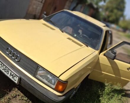 Желтый Ауди 80, объемом двигателя 1.6 л и пробегом 339 тыс. км за 1450 $, фото 6 на Automoto.ua