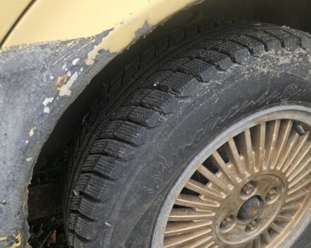 Желтый Ауди 80, объемом двигателя 1.6 л и пробегом 200 тыс. км за 500 $, фото 1 на Automoto.ua