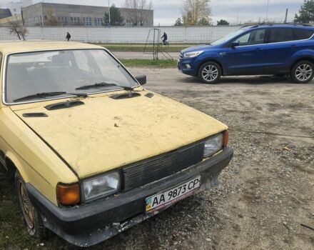 Желтый Ауди 80, объемом двигателя 1.6 л и пробегом 200 тыс. км за 500 $, фото 1 на Automoto.ua