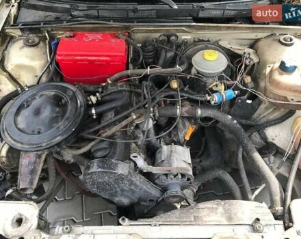 Серый Ауди 80, объемом двигателя 1.8 л и пробегом 348 тыс. км за 1600 $, фото 10 на Automoto.ua