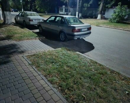 Серый Ауди 80, объемом двигателя 1.8 л и пробегом 300 тыс. км за 2200 $, фото 1 на Automoto.ua