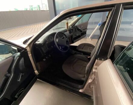 Сірий Ауді 80, об'ємом двигуна 1.8 л та пробігом 250 тис. км за 1300 $, фото 2 на Automoto.ua