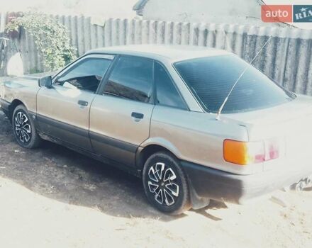 Серый Ауди 80, объемом двигателя 1.8 л и пробегом 300 тыс. км за 1500 $, фото 4 на Automoto.ua