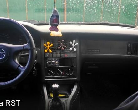 Сірий Ауді 80, об'ємом двигуна 1.8 л та пробігом 0 тис. км за 3500 $, фото 2 на Automoto.ua