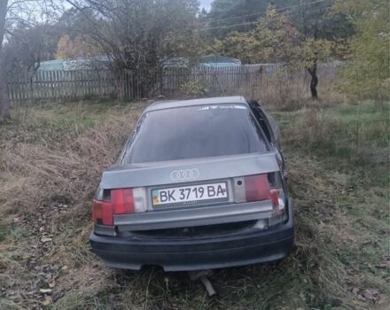 Серый Ауди 80, объемом двигателя 1.8 л и пробегом 240 тыс. км за 700 $, фото 1 на Automoto.ua