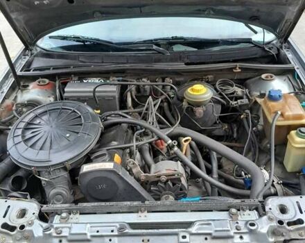 Серый Ауди 80, объемом двигателя 2 л и пробегом 80 тыс. км за 2000 $, фото 4 на Automoto.ua