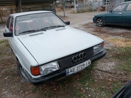 Ауді 80 1979 у Павлограде на Automoto.ua Сірий Ауді 80, об'ємом двигуна 1.6 л та пробігом 450 тис. км за 725 $, фото 1 на Automoto.ua