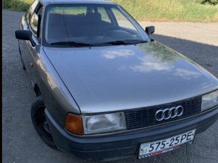 Ауді 80 1990 у Виноградове на Automoto.ua Сірий Ауді 80, об'ємом двигуна 1.8 л та пробігом 200 тис. км за 1300 $, фото 1 на Automoto.ua