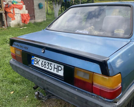 Синий Ауди 80, объемом двигателя 1.8 л и пробегом 300 тыс. км за 800 $, фото 4 на Automoto.ua