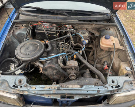 Синий Ауди 80, объемом двигателя 1.8 л и пробегом 300 тыс. км за 1100 $, фото 4 на Automoto.ua