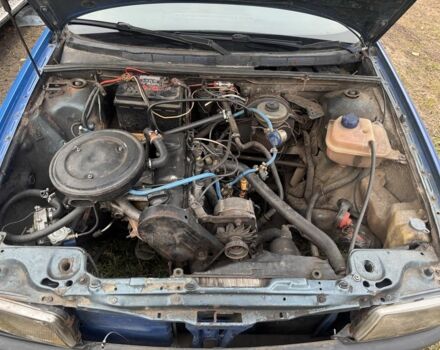 Синий Ауди 80, объемом двигателя 1.8 л и пробегом 500 тыс. км за 1200 $, фото 4 на Automoto.ua