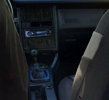 Синий Ауди 80, объемом двигателя 1.8 л и пробегом 300 тыс. км за 1300 $, фото 1 на Automoto.ua