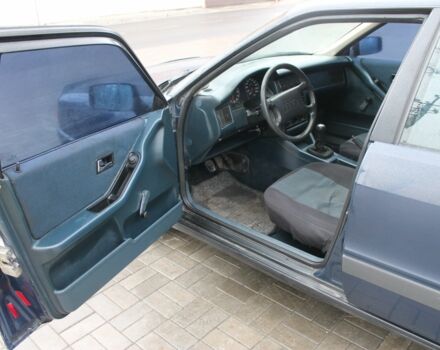 Синий Ауди 80, объемом двигателя 1.8 л и пробегом 200 тыс. км за 1900 $, фото 10 на Automoto.ua