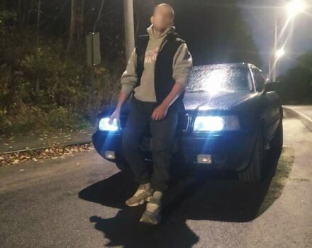 Синий Ауди 80, объемом двигателя 2 л и пробегом 334 тыс. км за 2199 $, фото 6 на Automoto.ua