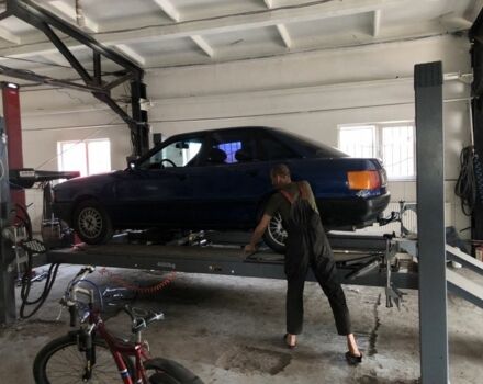 Синий Ауди 80, объемом двигателя 1.6 л и пробегом 400 тыс. км за 1500 $, фото 2 на Automoto.ua