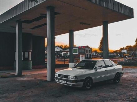 Белый Ауди 90, объемом двигателя 2 л и пробегом 400 тыс. км за 800 $, фото 1 на Automoto.ua