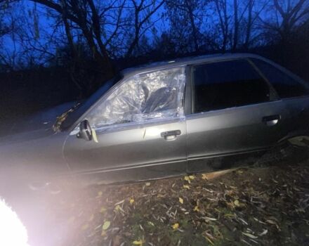 Серый Ауди 90, объемом двигателя 2 л и пробегом 450 тыс. км за 475 $, фото 3 на Automoto.ua