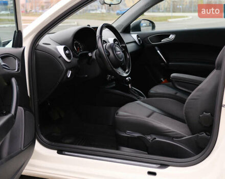 Белый Ауди А1, объемом двигателя 1.39 л и пробегом 167 тыс. км за 9300 $, фото 14 на Automoto.ua