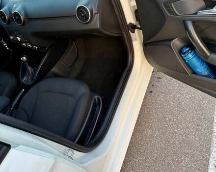 Белый Ауди А1, объемом двигателя 1.39 л и пробегом 127 тыс. км за 9000 $, фото 8 на Automoto.ua