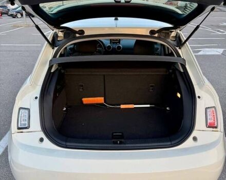 Белый Ауди А1, объемом двигателя 1.39 л и пробегом 127 тыс. км за 9000 $, фото 19 на Automoto.ua