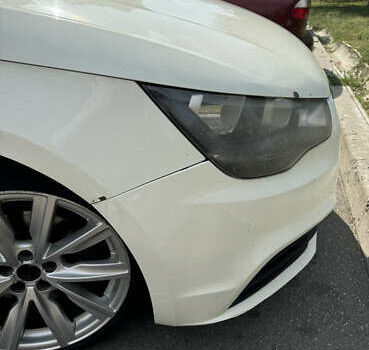 Белый Ауди А1, объемом двигателя 1.4 л и пробегом 240 тыс. км за 7000 $, фото 3 на Automoto.ua