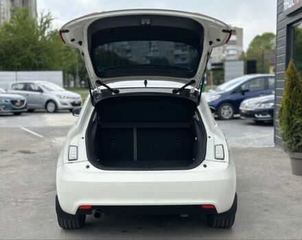 Білий Ауді А1, об'ємом двигуна 1.6 л та пробігом 229 тис. км за 8500 $, фото 8 на Automoto.ua