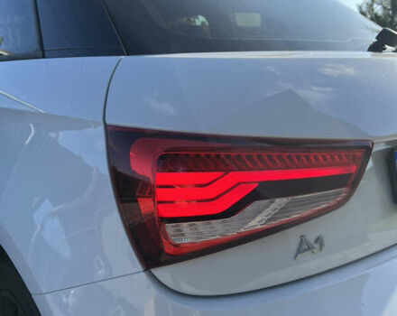 Білий Ауді А1, об'ємом двигуна 1.6 л та пробігом 35 тис. км за 16000 $, фото 12 на Automoto.ua