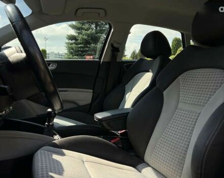 Ауди А1, объемом двигателя 1.6 л и пробегом 209 тыс. км за 9750 $, фото 13 на Automoto.ua