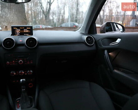 Ауди А1, объемом двигателя 1.39 л и пробегом 70 тыс. км за 12000 $, фото 11 на Automoto.ua